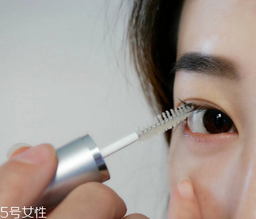 睫毛增長(zhǎng)液可以用于眉毛嗎？睫毛增長(zhǎng)液還可以涂頭發(fā)