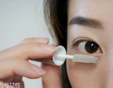 睫毛增長(zhǎng)液可以用于眉毛嗎？睫毛增長(zhǎng)液還可以涂頭發(fā)