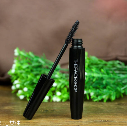 菲詩小鋪睫毛膏好用嗎？刷睫毛膏要注意這些