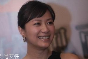 皮膚黑怎么選粉底？至少用兩種色號