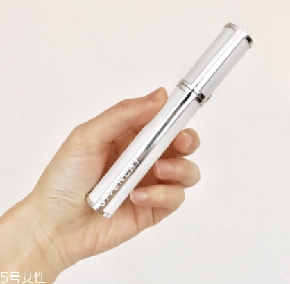 紀(jì)梵希睫毛膏哪款好？海膽折角睫毛膏任你選擇