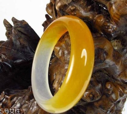 黃龍玉手鐲多少錢？這個(gè)種類的價(jià)值最貴