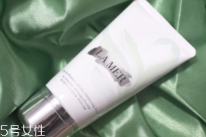 海藍之謎潔面泡沫和潔膚乳有什么區(qū)別？適合不同膚質(zhì)