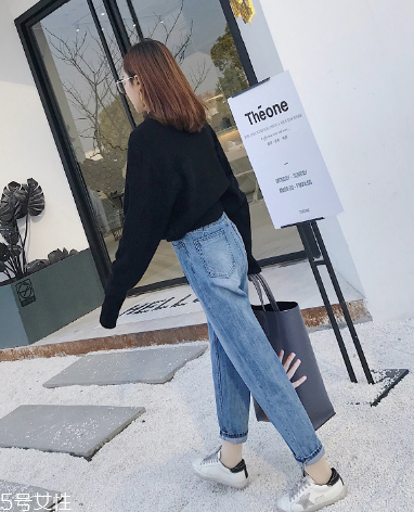 寬松牛仔褲配什么上衣？帶給你不一樣的美感