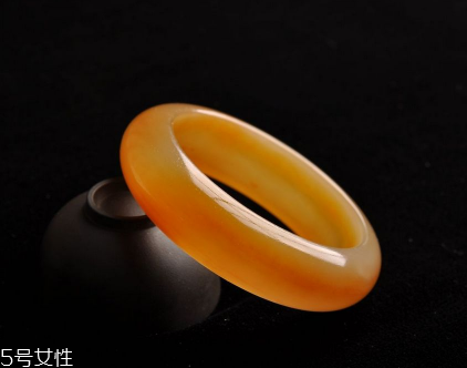 黃龍玉手鐲戴哪只手？手鐲佩戴要當心