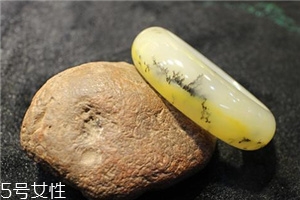 黃龍玉手鐲戴哪只手？手鐲佩戴要當心