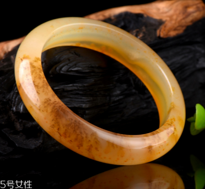 黃龍玉手鐲什么顏色才是最好的？這樣選絕不出錯(cuò)