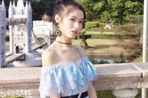 一字肩衣服怎么搭配？時(shí)髦精的高端裸露