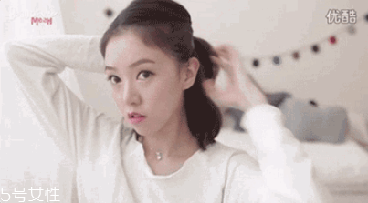 短發(fā)發(fā)尾外翻的發(fā)型怎么弄？誰(shuí)弄誰(shuí)美