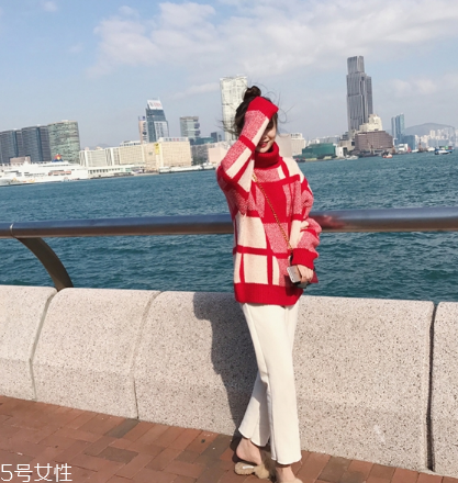大紅色毛衣配什么顏色好看？色彩搭配很重要