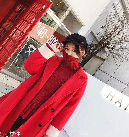 大紅色毛衣配什么顏色好看？色彩搭配很重要