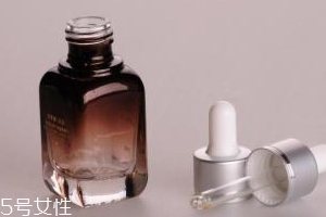 精華液用量越多越好嗎？10款精華提升美肌度