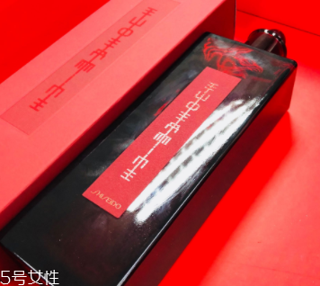 皮膚不吸收護(hù)膚品怎么回事？光用乳液面霜遠(yuǎn)遠(yuǎn)不夠