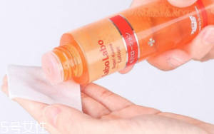 痘痘反復(fù)長(zhǎng)是什么原因？基礎(chǔ)護(hù)膚不夠用心