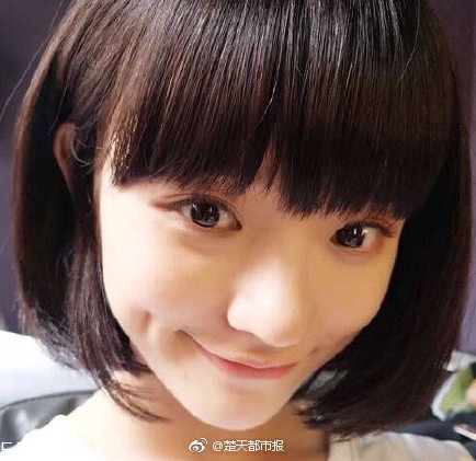 短發(fā)發(fā)尾外翻的發(fā)型怎么弄？誰(shuí)弄誰(shuí)美