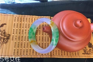 翡翠手鐲怎么看水頭？行家教你這樣挑