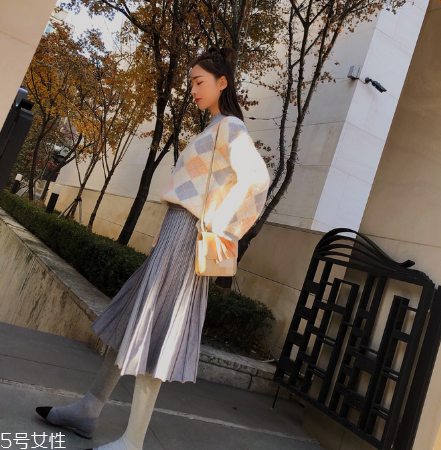 毛衣掉色嚴(yán)重怎么辦？巧用鹽水化解尷尬