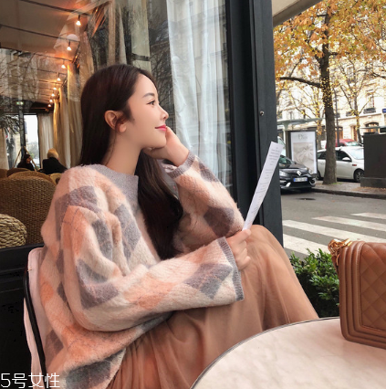 毛衣掉色嚴(yán)重還能穿嗎？小心患上皮膚病