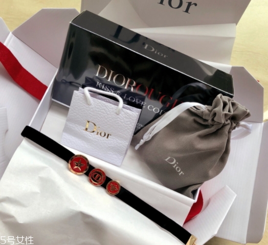 迪奧2018情人節(jié)限量多少錢？love kiss情人節(jié)口紅試色