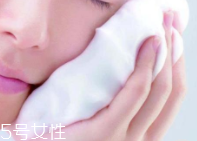 氨基酸潔面比皂基潔面更好嗎？看肌膚需求