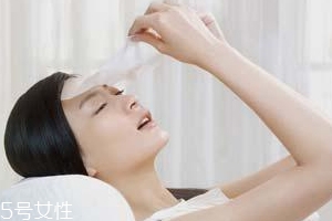 怎么揭面膜不扯大毛孔？掌握方向很重要