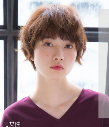 發(fā)量多女生適合什么發(fā)型？形象百變的你