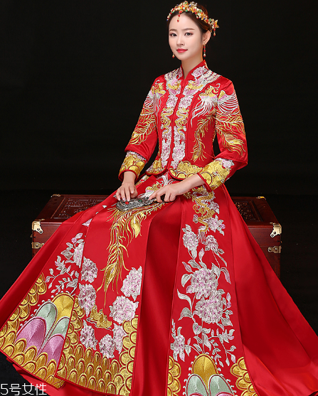 中式秀禾服和西式婚紗哪個好看？打造完美新娘