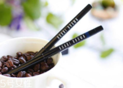 什么唇釉不脫妝？MAC防脫唇釉才是王道