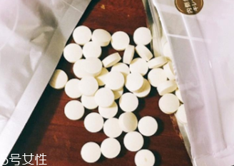 臉上有斑點(diǎn)怎么去除？食療/精華/面膜三管齊下