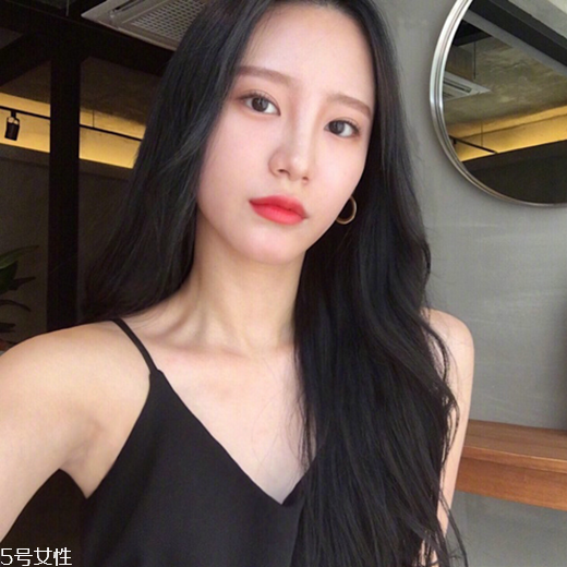 發(fā)量多女生適合什么發(fā)型？形象百變的你