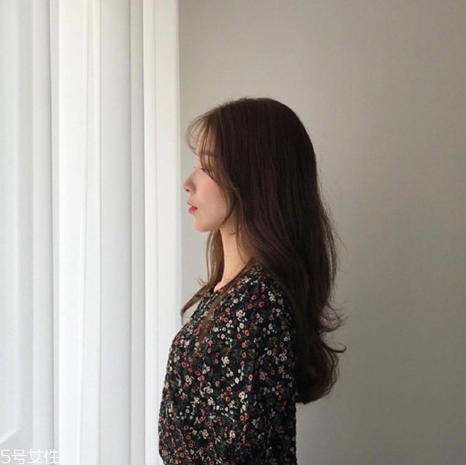 女生發(fā)質(zhì)軟適合什么發(fā)型？胖圓臉顯瘦發(fā)型參考