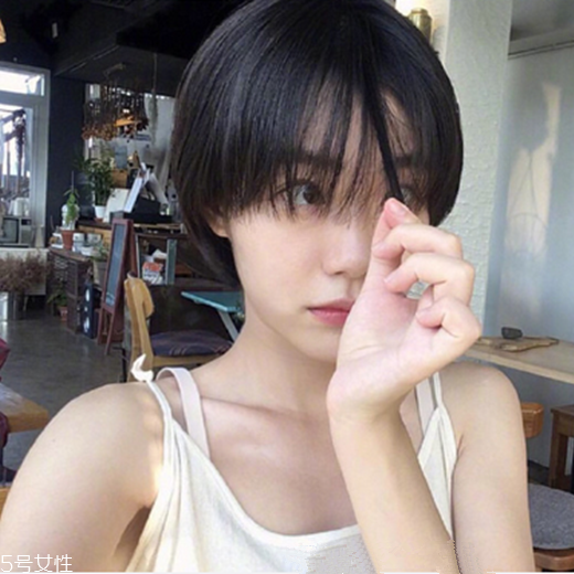 女生發(fā)質(zhì)軟適合什么發(fā)型？胖圓臉顯瘦發(fā)型參考