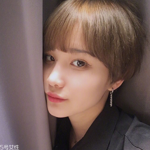 女生發(fā)質(zhì)軟適合什么發(fā)型？胖圓臉顯瘦發(fā)型參考