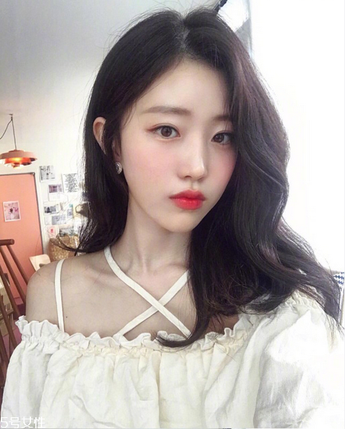 發(fā)量多女生適合什么發(fā)型？形象百變的你