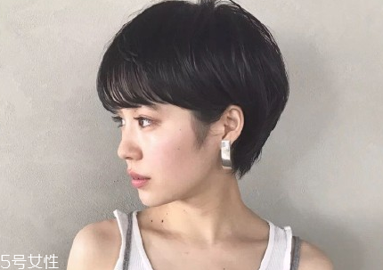 短頭發(fā)染什么顏色好看洋氣顯白？短發(fā)這樣弄好看又大方