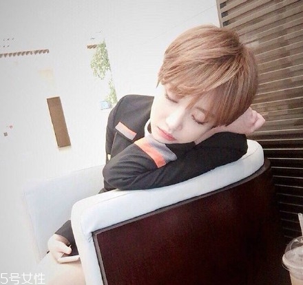 短發(fā)適合扎什么發(fā)型？剪短發(fā)這么好看