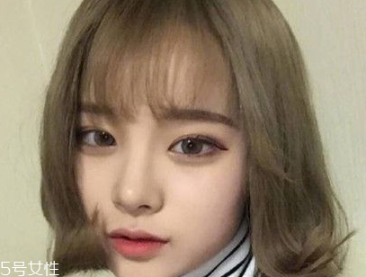 短頭發(fā)染什么顏色好看洋氣顯白？短發(fā)這樣弄好看又大方