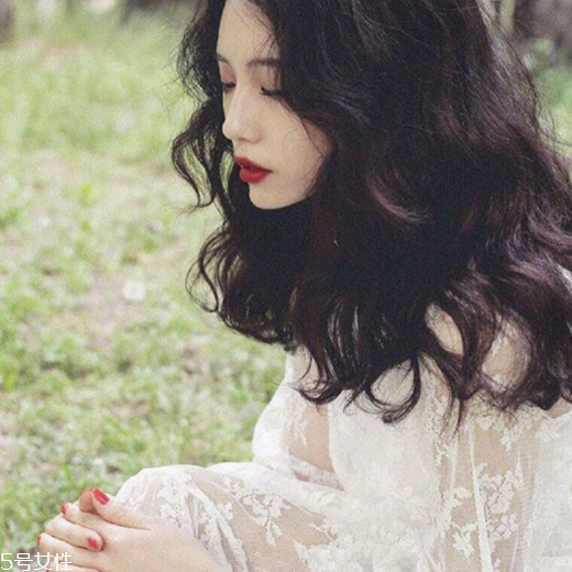 發(fā)量多女生適合什么發(fā)型？形象百變的你