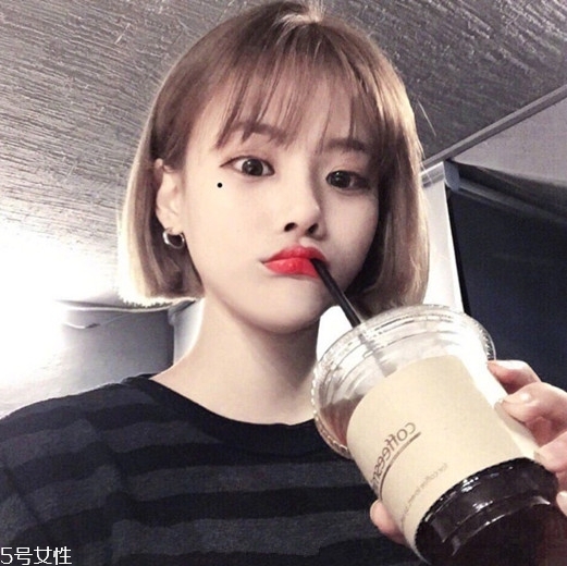 發(fā)量多女生適合什么發(fā)型？形象百變的你