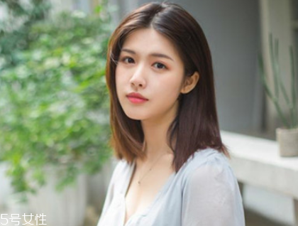 矮個子女生適合什么短發(fā)？氣質(zhì)齊肩卷發(fā)