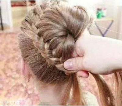 小女孩扎什么頭發(fā)好看？小公主發(fā)型大全