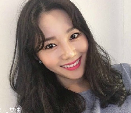 凌亂小卷中長(zhǎng)發(fā)怎么弄好看？超美的凌亂小卷中長(zhǎng)發(fā)