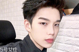 2018男生流行什么發(fā)型款式？2018男生染發(fā)顏色推薦