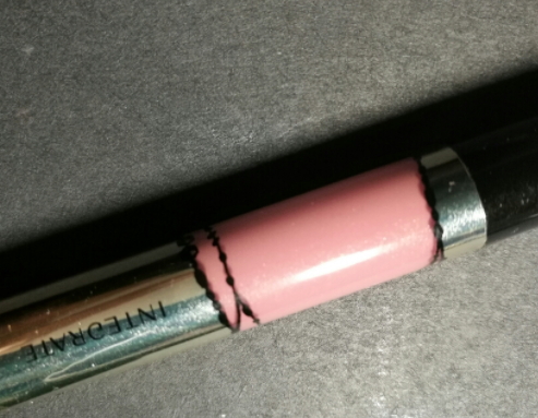 唇彩和口紅哪個危害大？