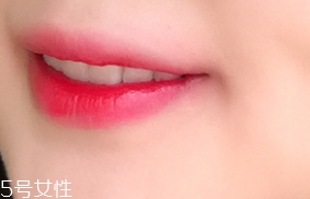 唇彩怎么涂？按照步驟涂抹