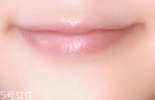 唇彩怎么涂？按照步驟涂抹