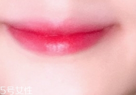 唇彩怎么涂？按照步驟涂抹