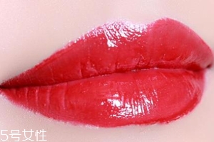 怎么涂口紅不顯唇紋？關鍵是做好打底