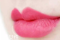 怎么涂口紅不顯唇紋？關鍵是做好打底