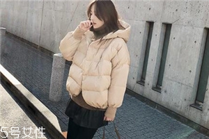 短款羽絨服怎么搭配？小個子女生的顯高利器